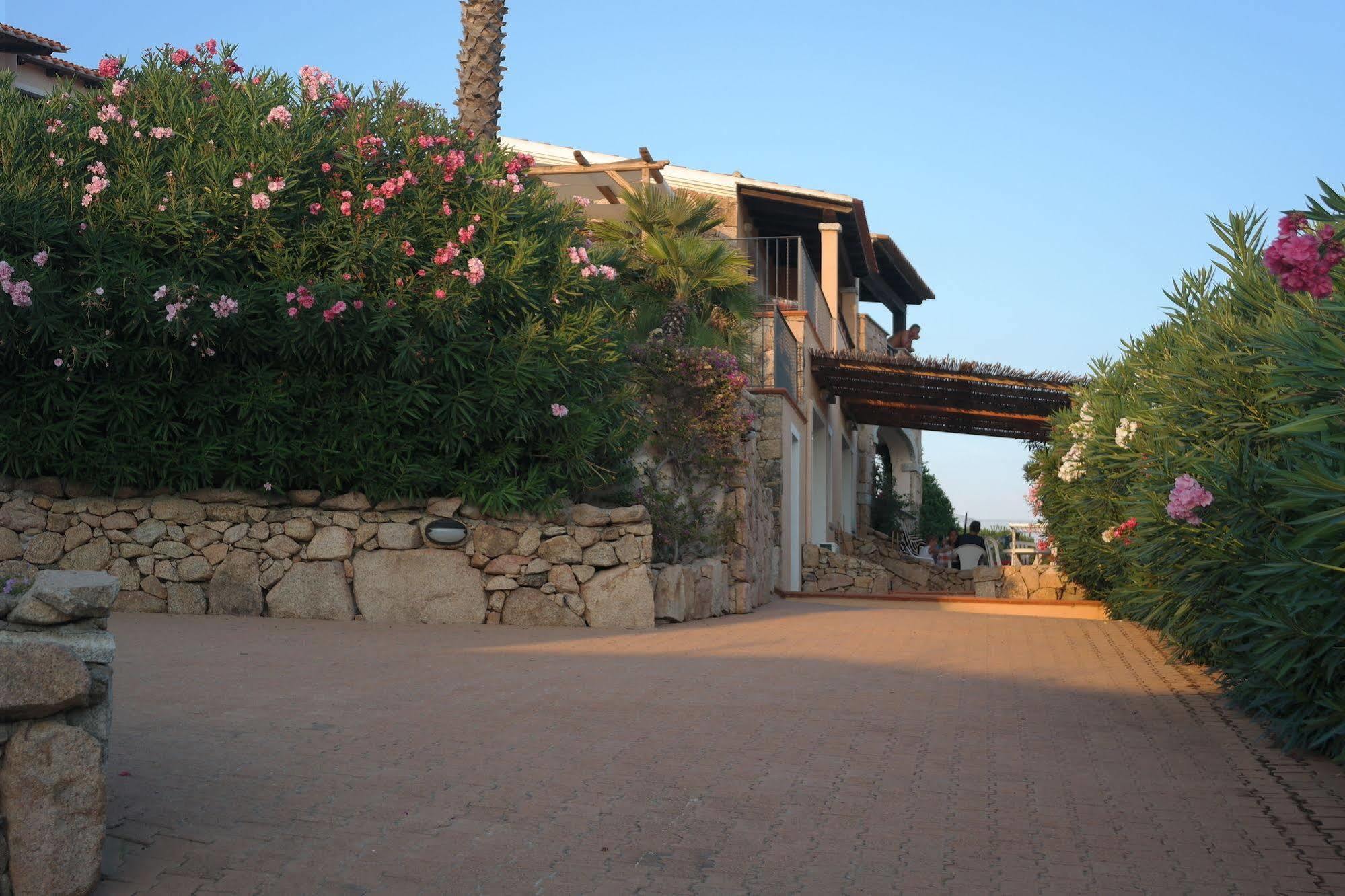 Sardinia Blu Residence ゴルフォ・アランチ エクステリア 写真